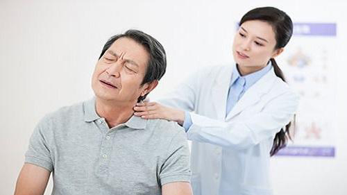 老年人颈椎病头晕该如何治疗